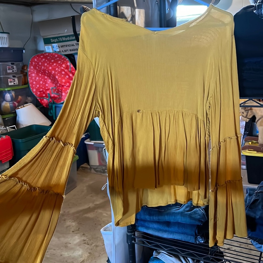 Summery yellow top